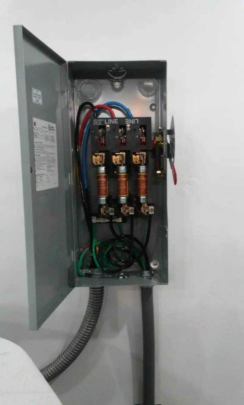Three-phase disconnect switch installed for Smoke Detector Installation in Orlando